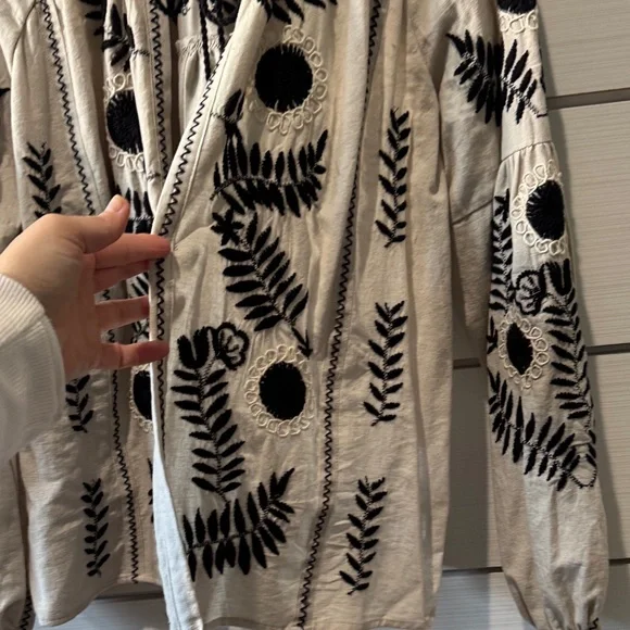 Zara Beige Peasant Blouse with Black Embroidery - Picture 4 of 8